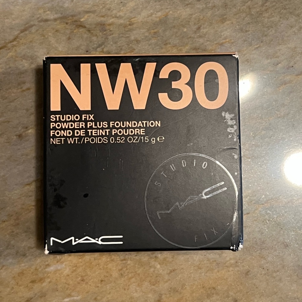 MAC Cosmetics Studio Fix Powder Plus Foundation NW30
